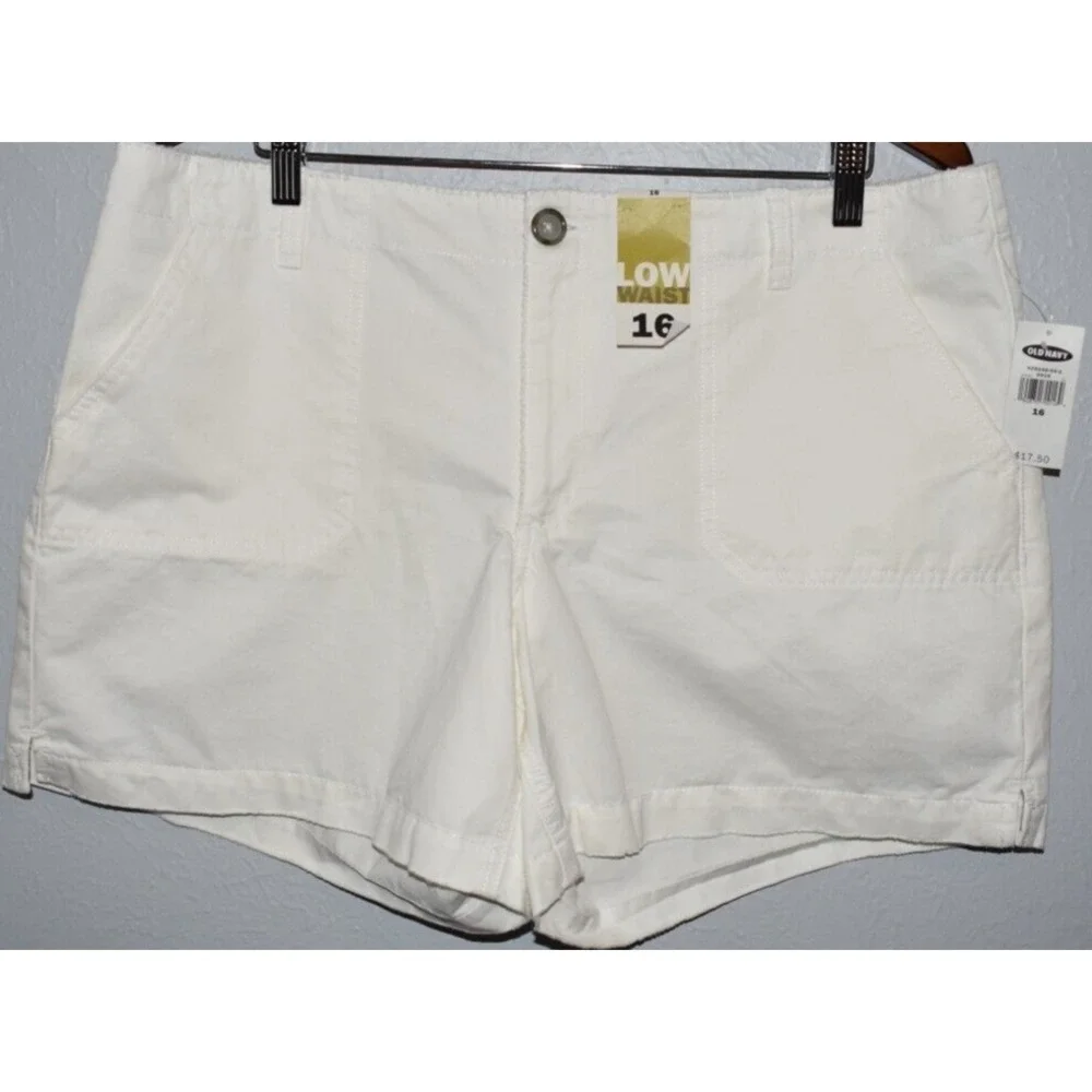 Old Navy Women 16 Shorts LOW‎ WAIST whiskered White Flat Front 5 1/2